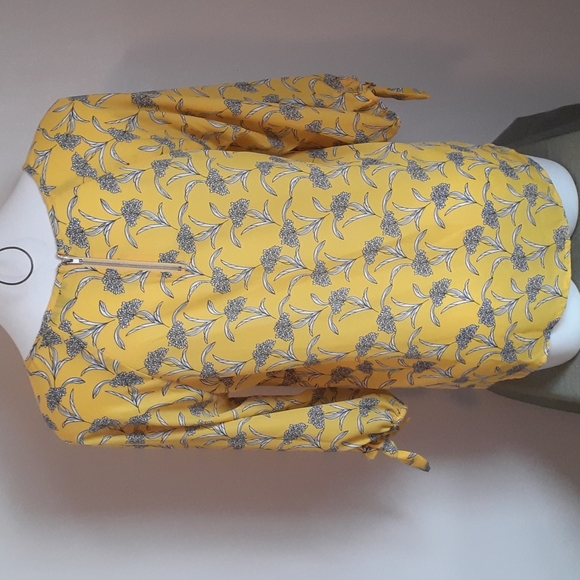 Papermoon Floral Blouse - Picture 3 of 8